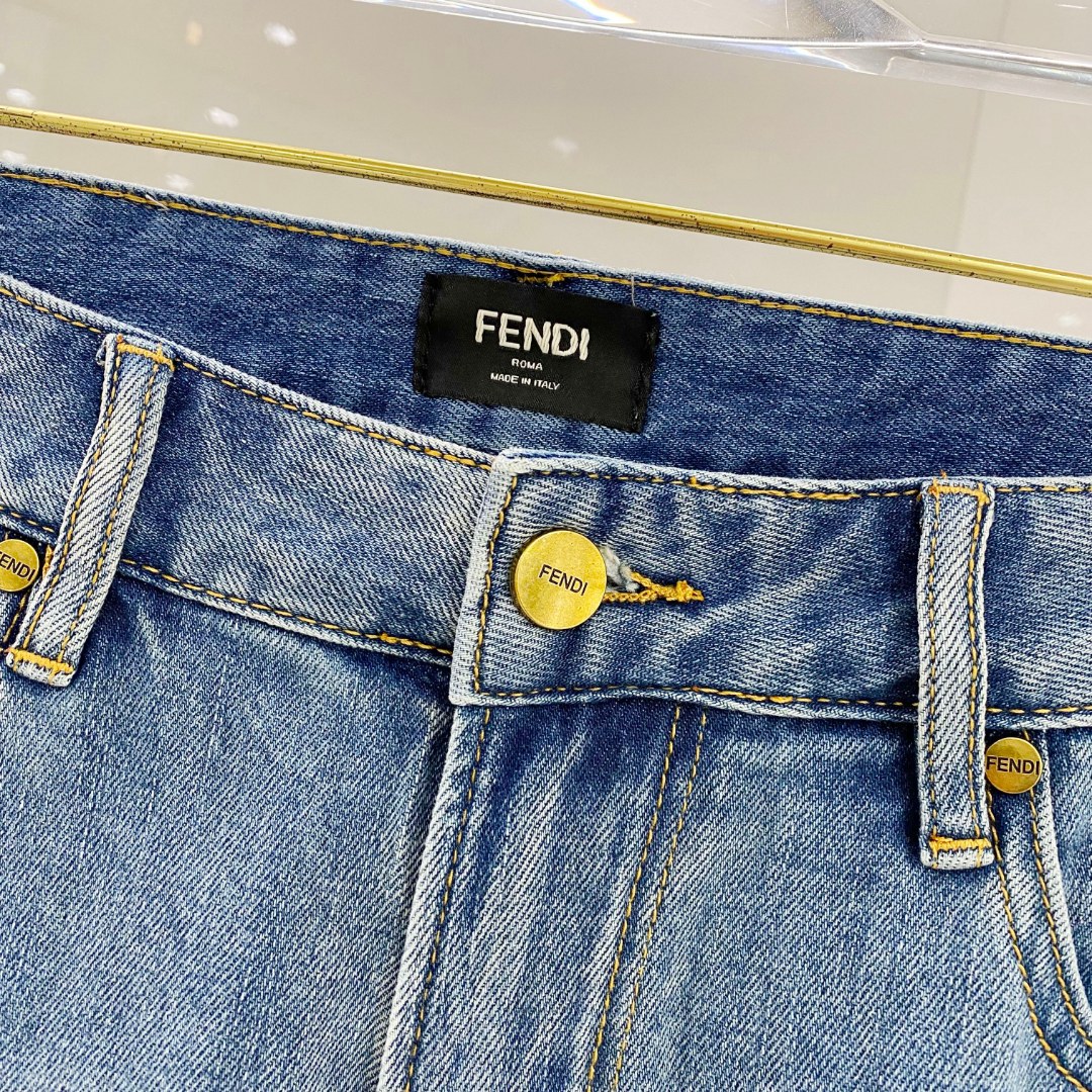  芬迪 2025ss春夏新款修身小脚牛仔裤 完美洗水工艺 定制顶级五金logo 独家定制微弹面料 码数2
