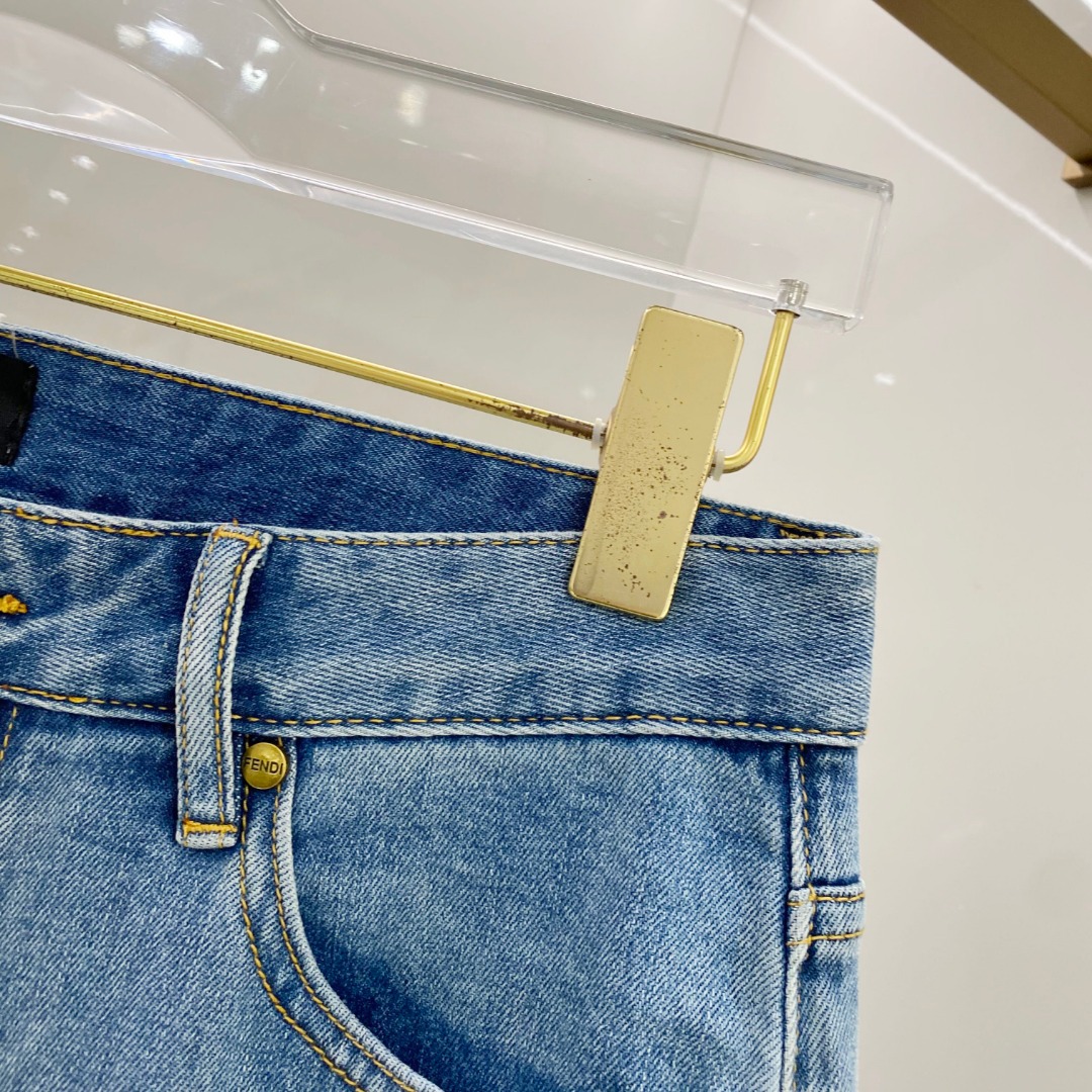  芬迪 2025ss春夏新款修身小脚牛仔裤 完美洗水工艺 定制顶级五金logo 独家定制微弹面料 码数2