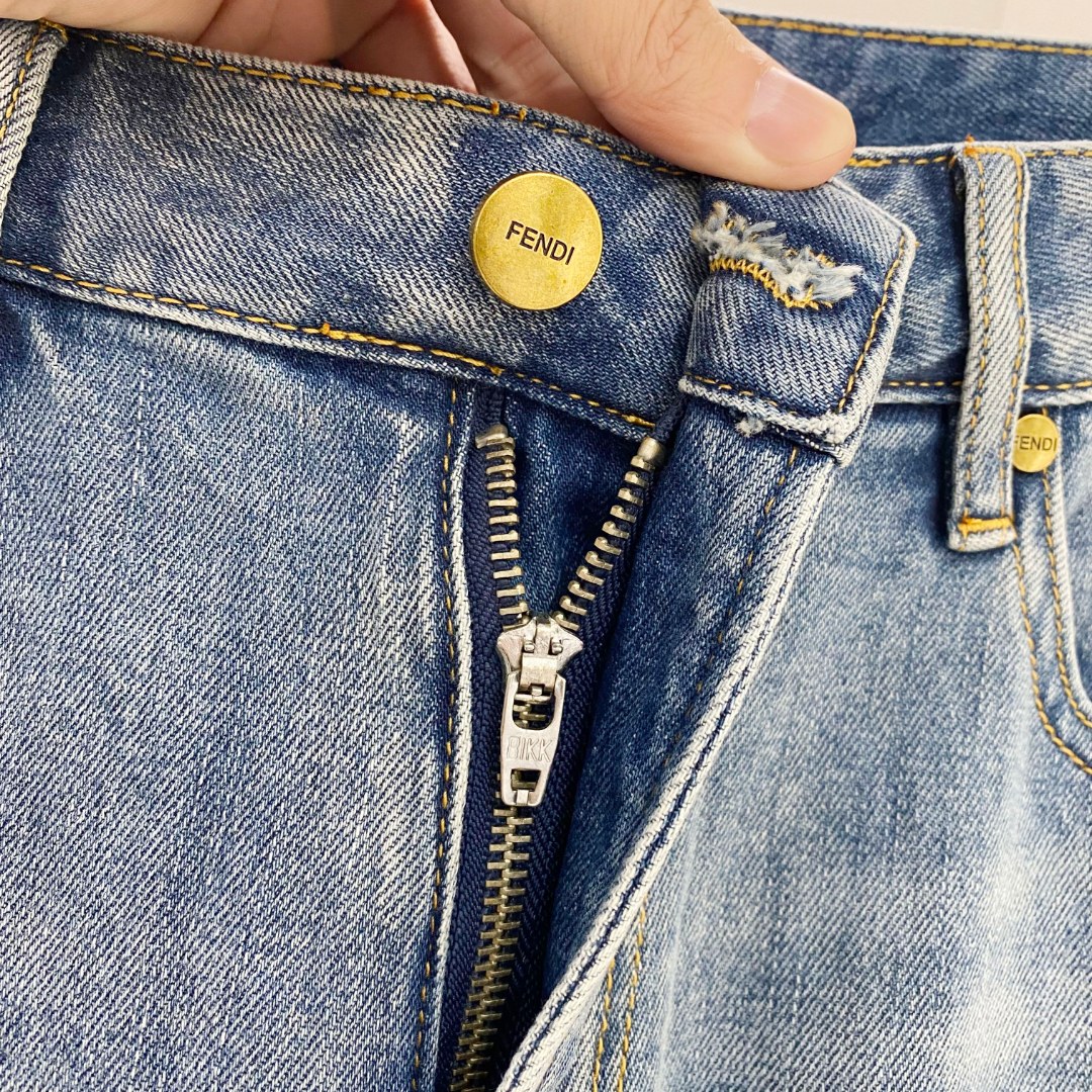  芬迪 2025ss春夏新款修身小脚牛仔裤 完美洗水工艺 定制顶级五金logo 独家定制微弹面料 码数2