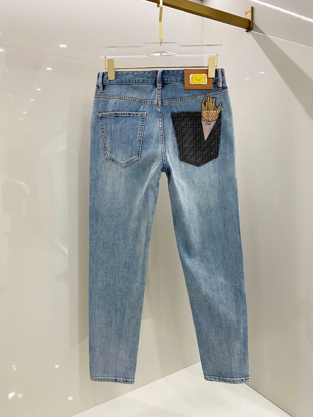  芬迪 2025ss春夏新款修身小脚牛仔裤 完美洗水工艺 定制顶级五金logo 独家定制微弹面料 码数2