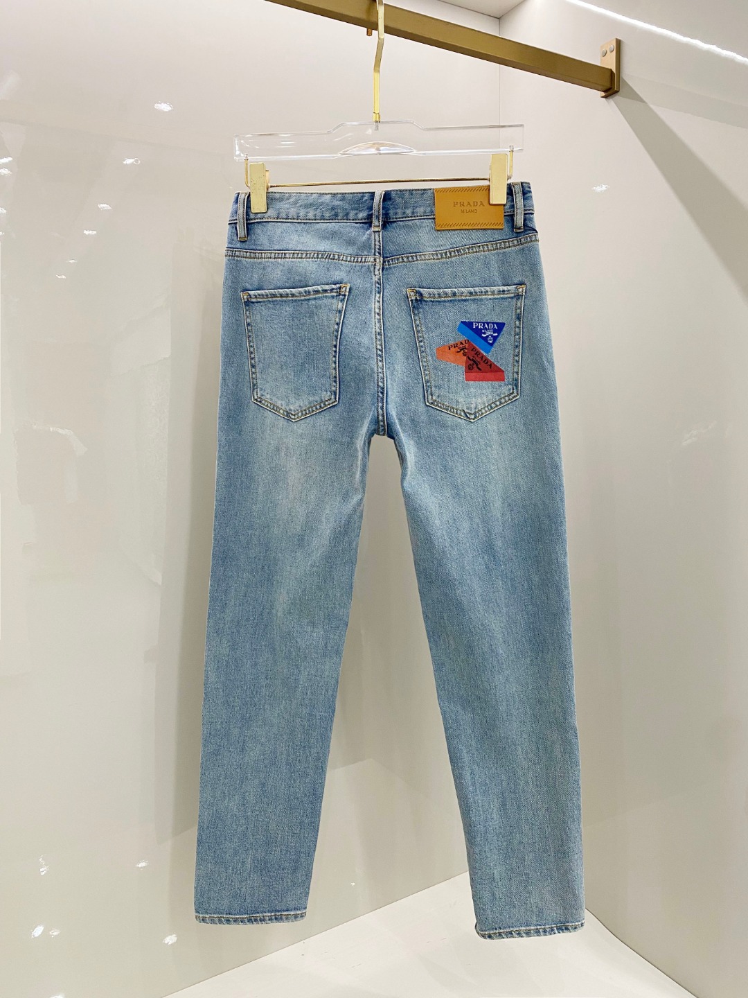  普拉达 2025ss春夏新款修身小脚牛仔裤 完美洗水工艺 定制顶级五金logo 独家定制微弹面料 码数