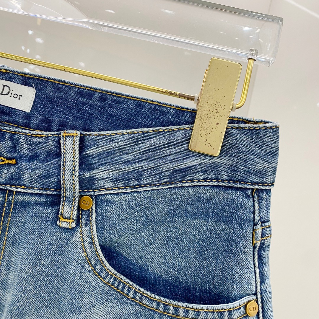  迪奥 2025ss春夏新款修身小脚牛仔裤 完美洗水工艺 定制顶级五金logo 独家定制微弹面料 码数2