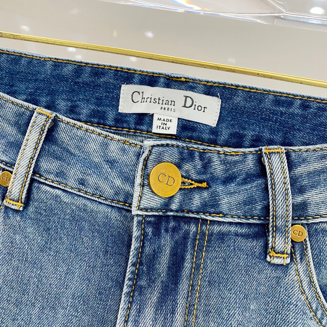  迪奥 2025ss春夏新款修身小脚牛仔裤 完美洗水工艺 定制顶级五金logo 独家定制微弹面料 码数2