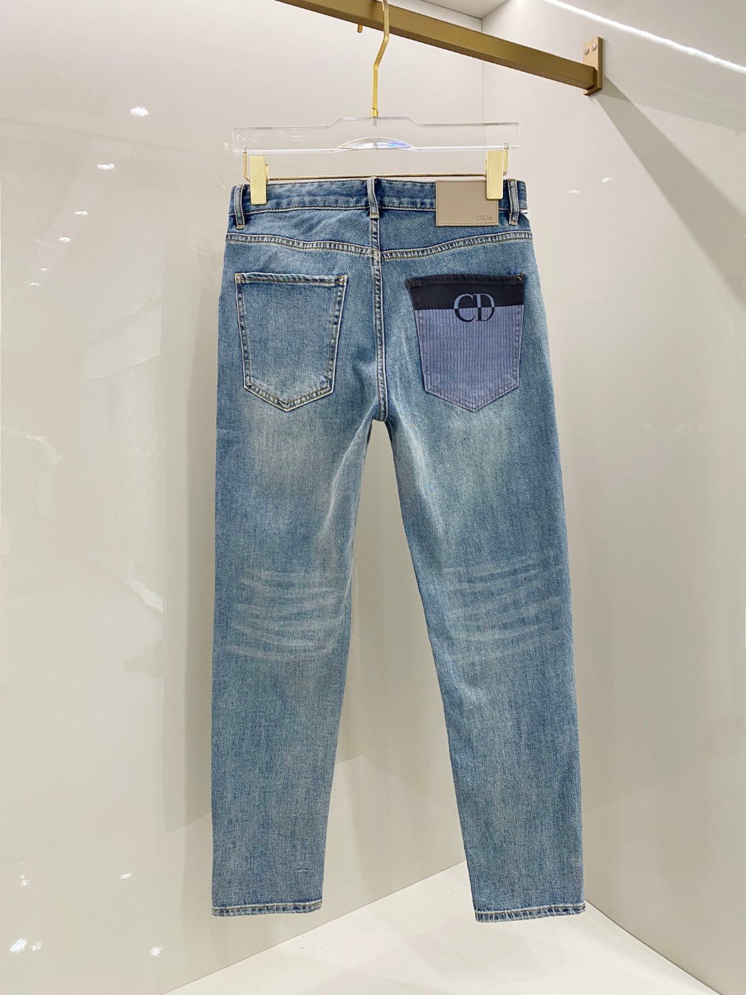  迪奥 2025ss春夏新款修身小脚牛仔裤 完美洗水工艺 定制顶级五金logo 独家定制微弹面料 码数2