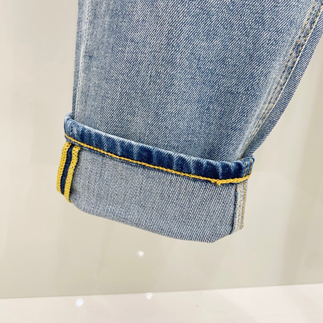  迪奥 2025ss春夏新款修身小脚牛仔裤 完美洗水工艺 定制顶级五金logo 独家定制微弹面料 码数2