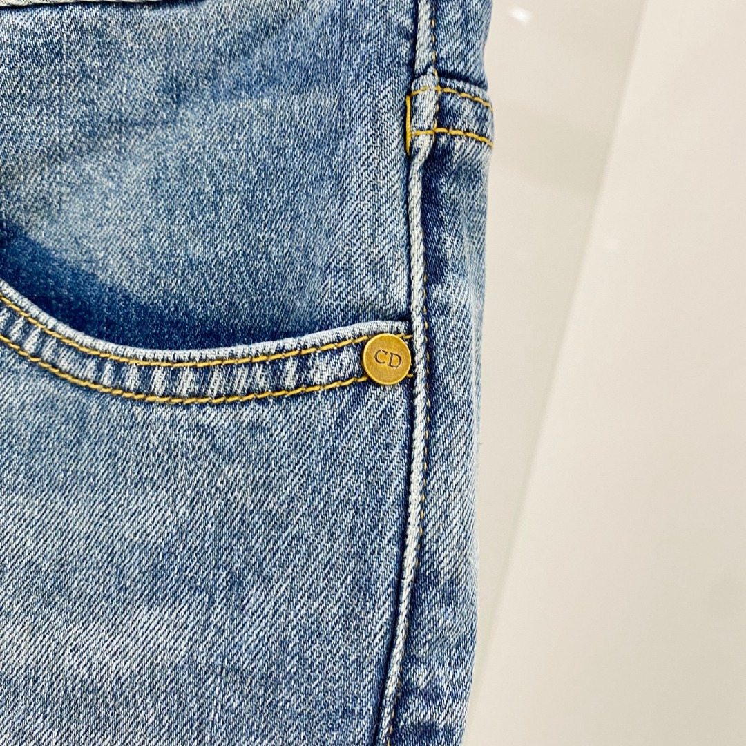  迪奥 2025ss春夏新款修身小脚牛仔裤 完美洗水工艺 定制顶级五金logo 独家定制微弹面料 码数2