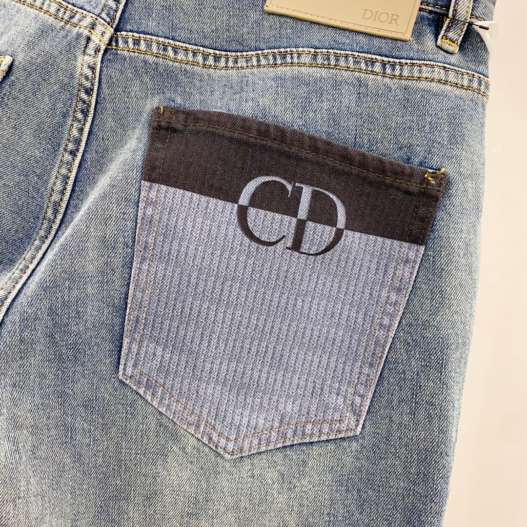  迪奥 2025ss春夏新款修身小脚牛仔裤 完美洗水工艺 定制顶级五金logo 独家定制微弹面料 码数2