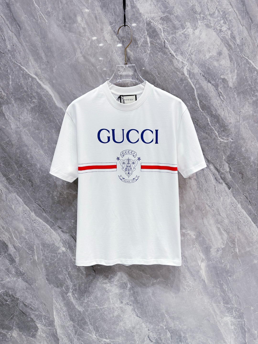 NO:136738,GUCCI spring and summer new first-time counter latest short-sleeved round-neck T-shirt, high-end customization, avant-garde and fashionable design!  Brand logo heavy craft design, high-end customized mercerated long cotton fabric, soft feel, comfortable to wear, exquisite counter-level car line, fine workmanship, invincible and handsome upper body effect!  A must-have item for handsome men!  Color black white Number M-3XL, gucci, T-shirt,tees, t-shirt,alexander wang19860909GUCCI春夏新款首发专柜最新款短袖圆领T恤 高端订制 设计前卫时尚！品牌logo重工艺设计 高端定制丝光长绒棉面料.手感柔软.穿着舒适.专柜级别精致车线.做工精细.上身效果无敌帅气！型男必备单品！ 颜色黑色 白色 码数M-3XL,,gucci,T-shirt,tees，t-shirt,alexander wang,Men's clothing