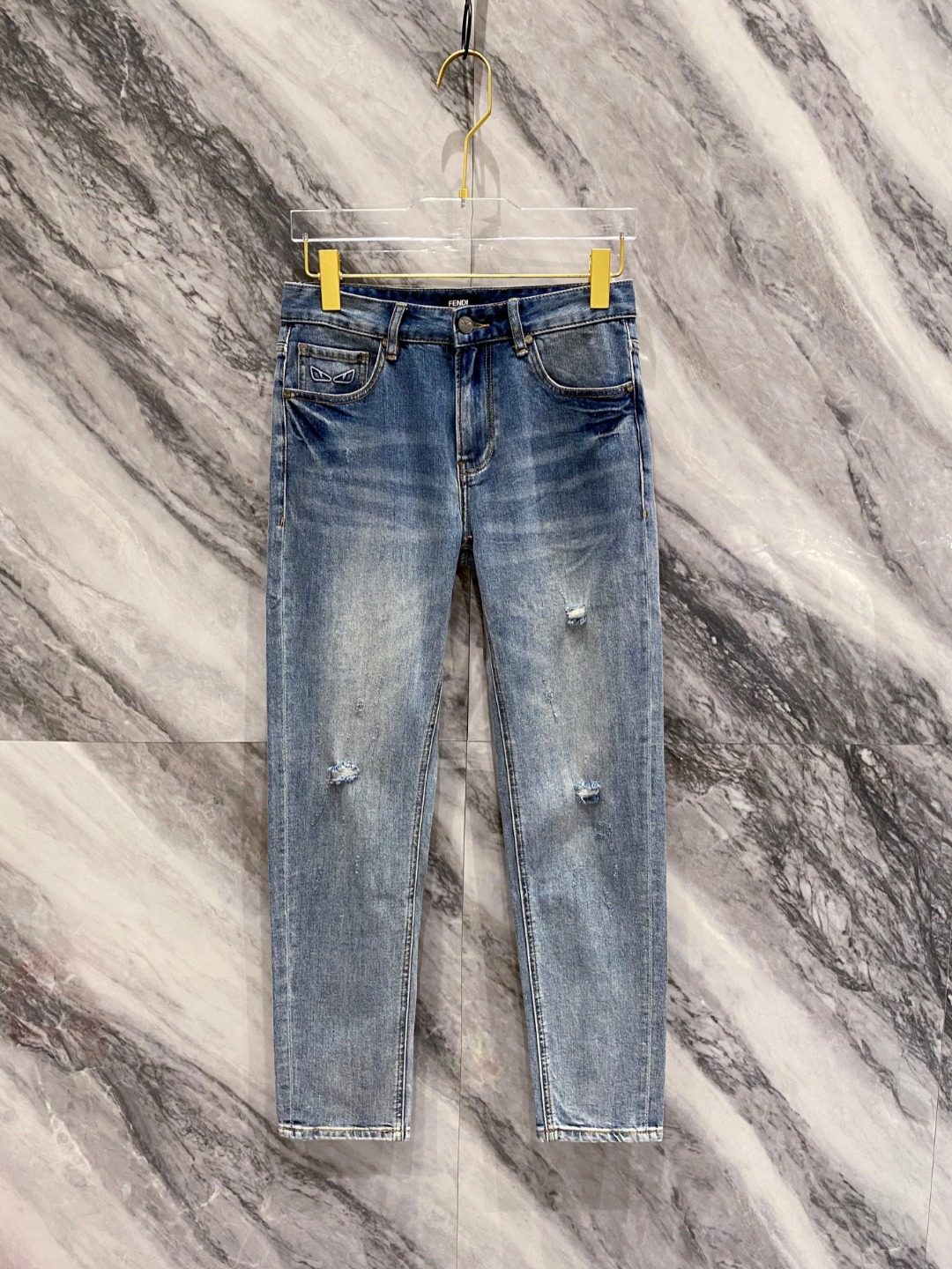 NO:458914,Fendi 2025ss Spring and Summer New Slim Small Foot Jeans Perfect Washing Process Customized Top Hardware Logo Exclusive Customized Micro-Elastic Fabric Number of 29-38 (Not 35, 37), Fendi, Jeans, Alexander Wang19860909芬迪 2025ss春夏新款修身小脚牛仔裤 完美洗水工艺 定制顶级五金logo 独家定制微弹面料 码数29-38（没35、37),,fendi,jeans,alexander wang,Men's clothing