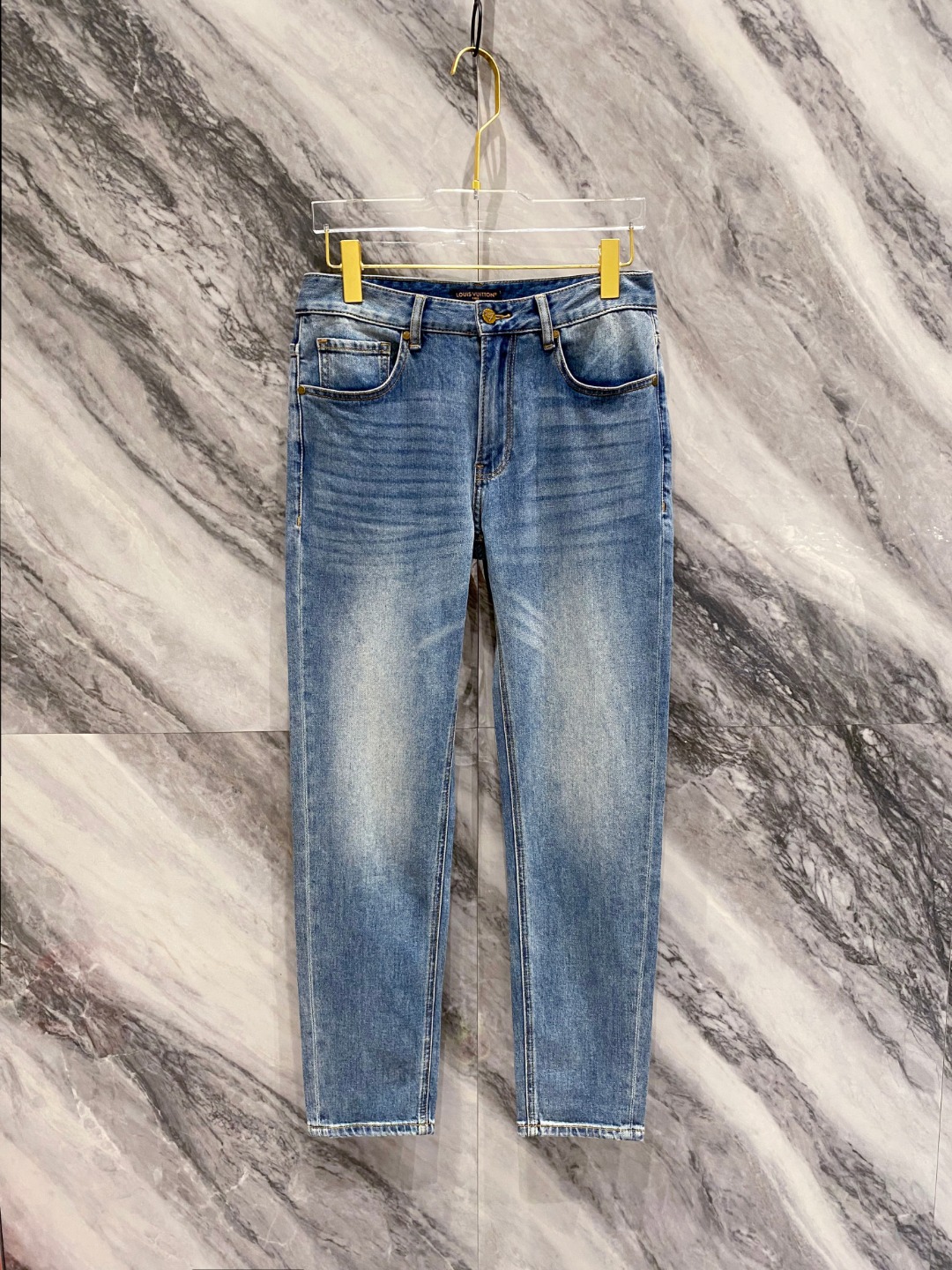 NO:458916,LV 2025ss Spring and Summer New Slim Small Foot Jeans Perfect Washing Process Customized Top Hardware Logo Exclusive Customized Micro-Elastic Fabric Number of 29-38 (Not 35, 37), Louis vuitton, jeans, alexander wang19860909LV 2025ss春夏新款修身小脚牛仔裤 完美洗水工艺 定制顶级五金logo 独家定制微弹面料 码数29-38（没35、37),,louis vuitton,jeans,alexander wang,Men's clothing