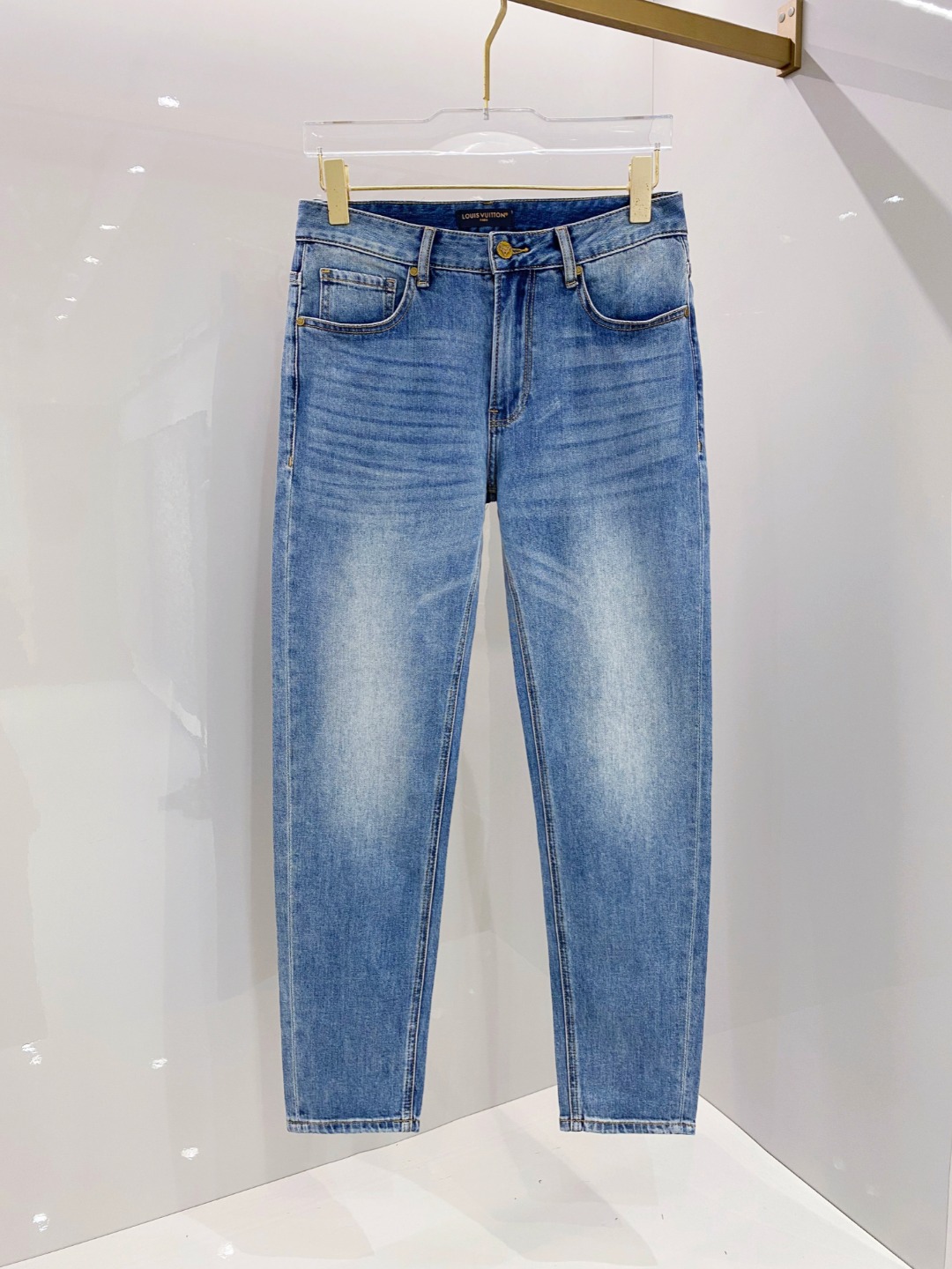 NO:521457,LV 2025ss autumn and winter new slim foot jeans perfect washing process custom top hardware logo Exclusive customized micro-elastic fabric Number 29-38 (no 35, 37), louis vuitton, jeans, alexander wang19860909LV 2025ss秋冬新款修身小脚牛仔裤 完美洗水工艺 定制顶级五金logo 独家定制微弹面料 码数29-38（没35、37),,louis vuitton,jeans,alexander wang,Men's clothing