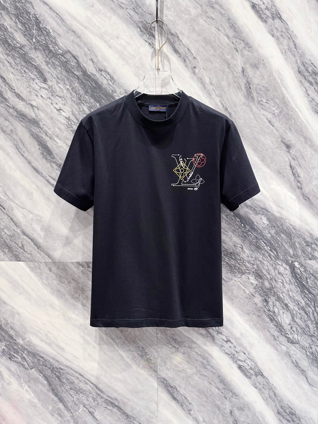 LV 2025春夏新款男女同款👫短袖T恤,!定制专属纯棉面料,定制原版工艺螺纹,胸前重工字母logo工