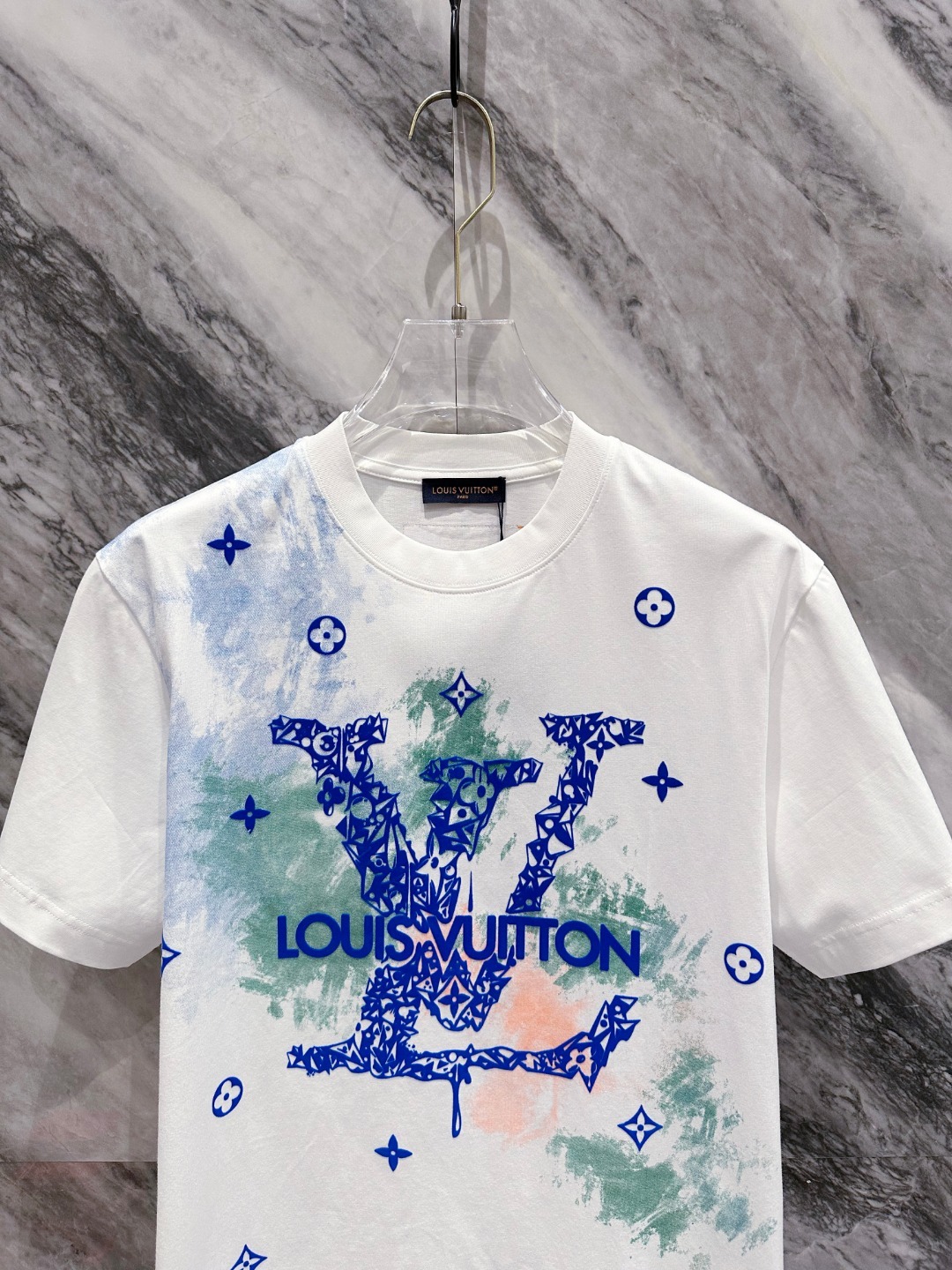 LV 2025春夏新款男女同款👫短袖T恤,!定制专属纯棉面料,定制原版工艺螺纹,胸前重工字母logo工