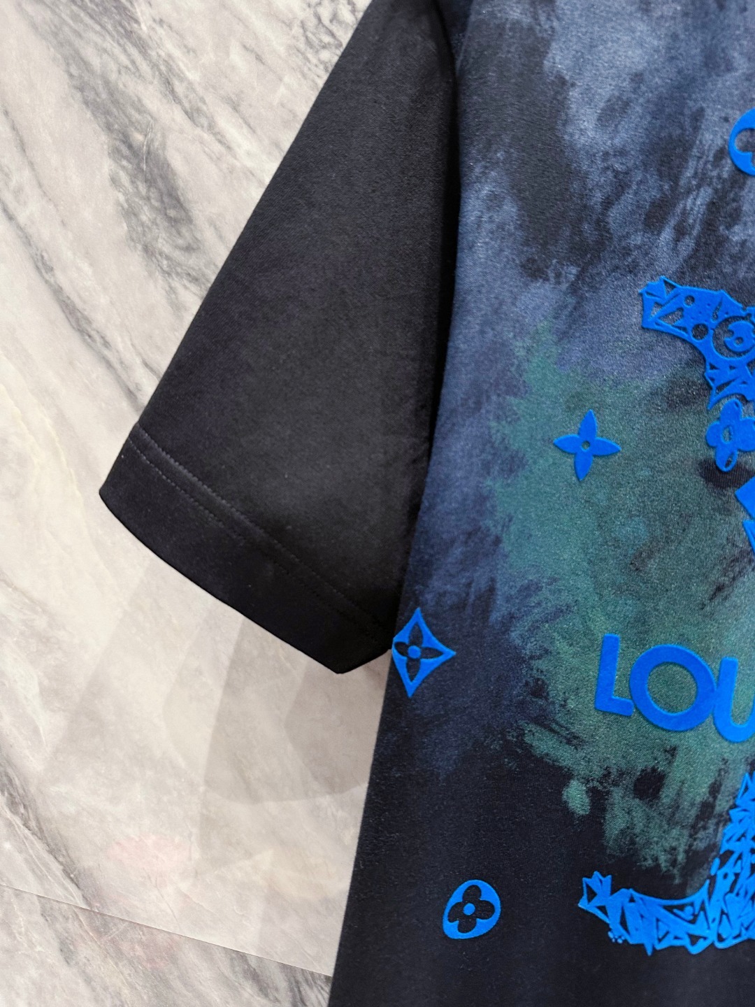 LV 2025春夏新款男女同款👫短袖T恤,!定制专属纯棉面料,定制原版工艺螺纹,胸前重工字母logo工