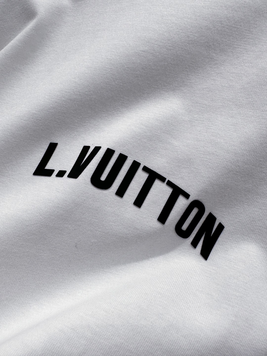 LV 2025春夏新款男女同款👫短袖T恤,!定制专属纯棉面料,定制原版工艺螺纹,胸前重工字母logo工