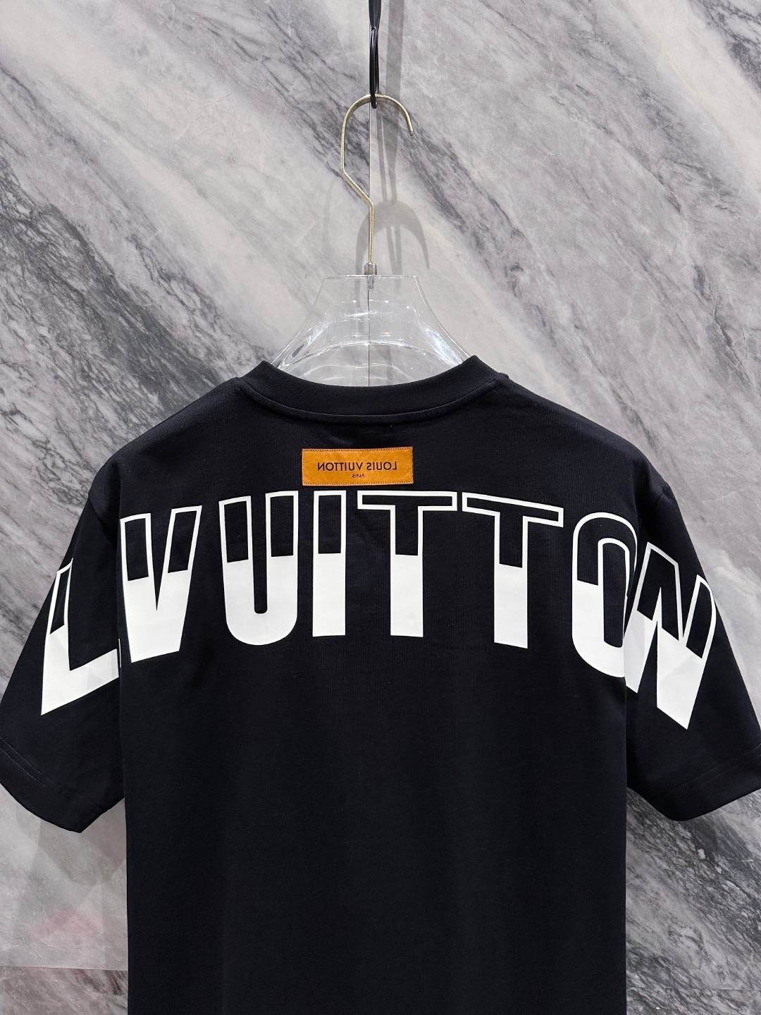  LV 2025春夏新款男女同款👫短袖T恤，！定制专属纯棉面料，定制原版工艺螺纹，胸前重工字母logo工