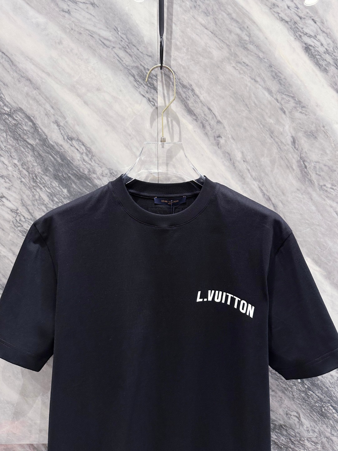  LV 2025春夏新款男女同款👫短袖T恤，！定制专属纯棉面料，定制原版工艺螺纹，胸前重工字母logo工