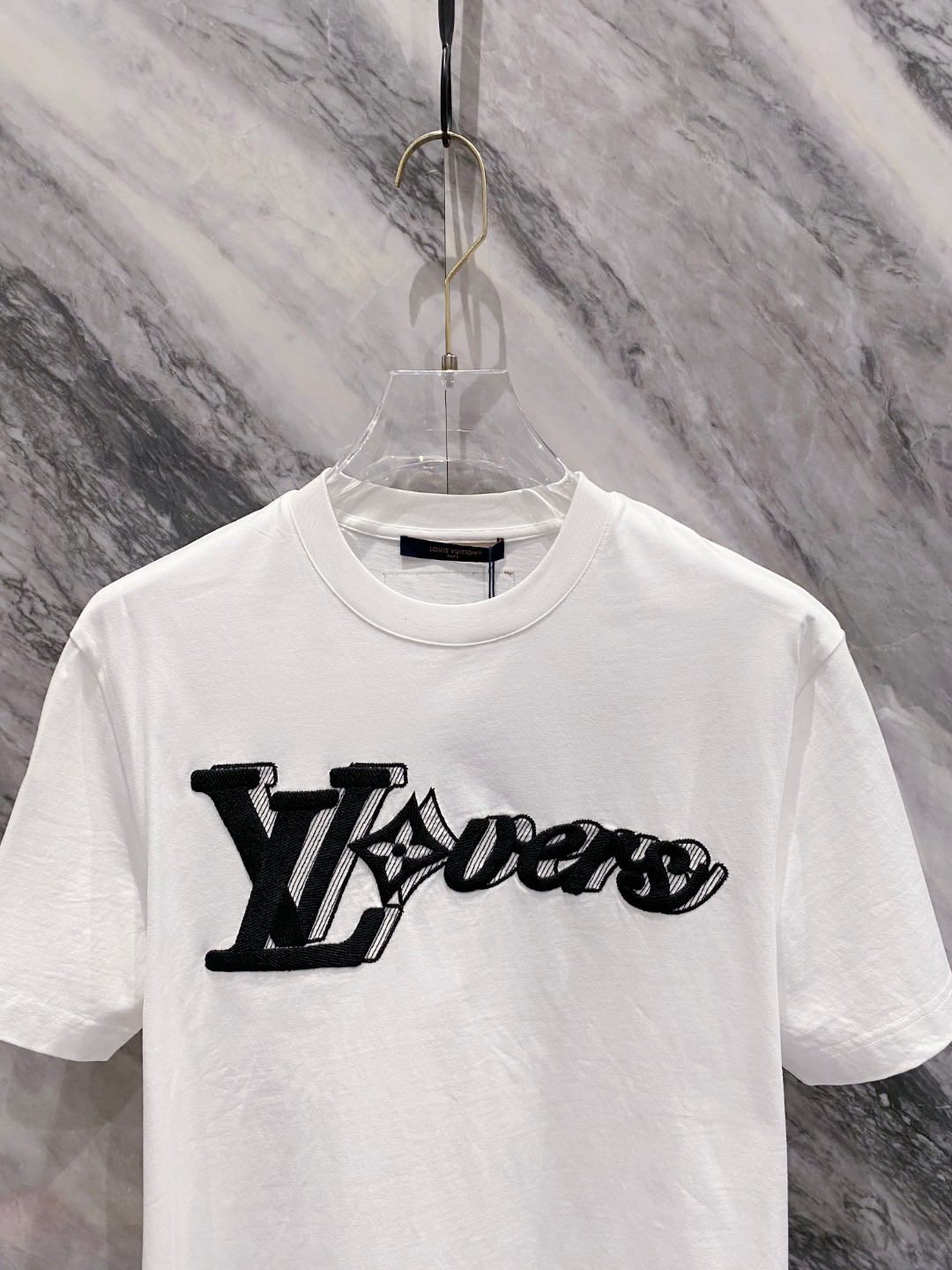  LV 2025春夏新款男女同款👫短袖T恤，！定制专属纯棉面料，定制原版工艺螺纹，胸前重工字母logo工