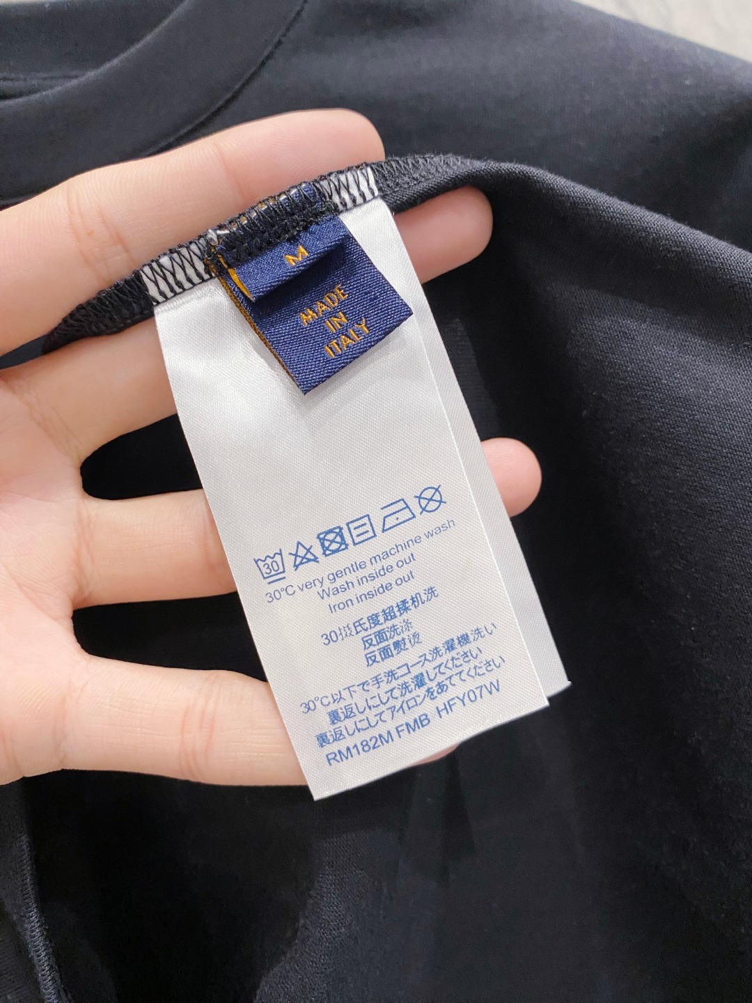 LV 2025春夏新款男女同款👫短袖T恤,!定制专属纯棉面料,定制原版工艺螺纹,胸前重工字母logo工
