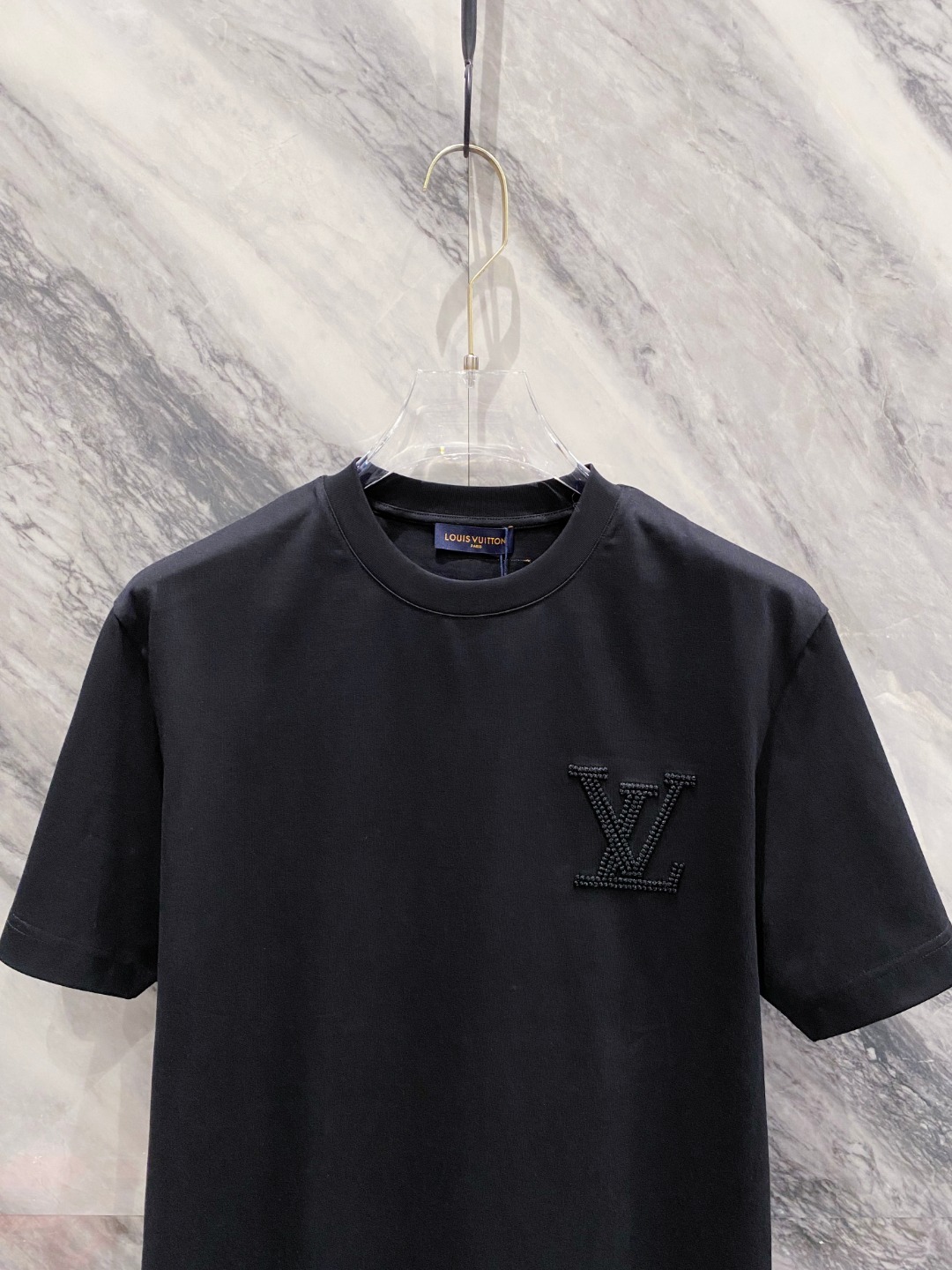 LV 2025春夏新款男女同款👫短袖T恤,!定制专属纯棉面料,定制原版工艺螺纹,胸前重工字母logo工
