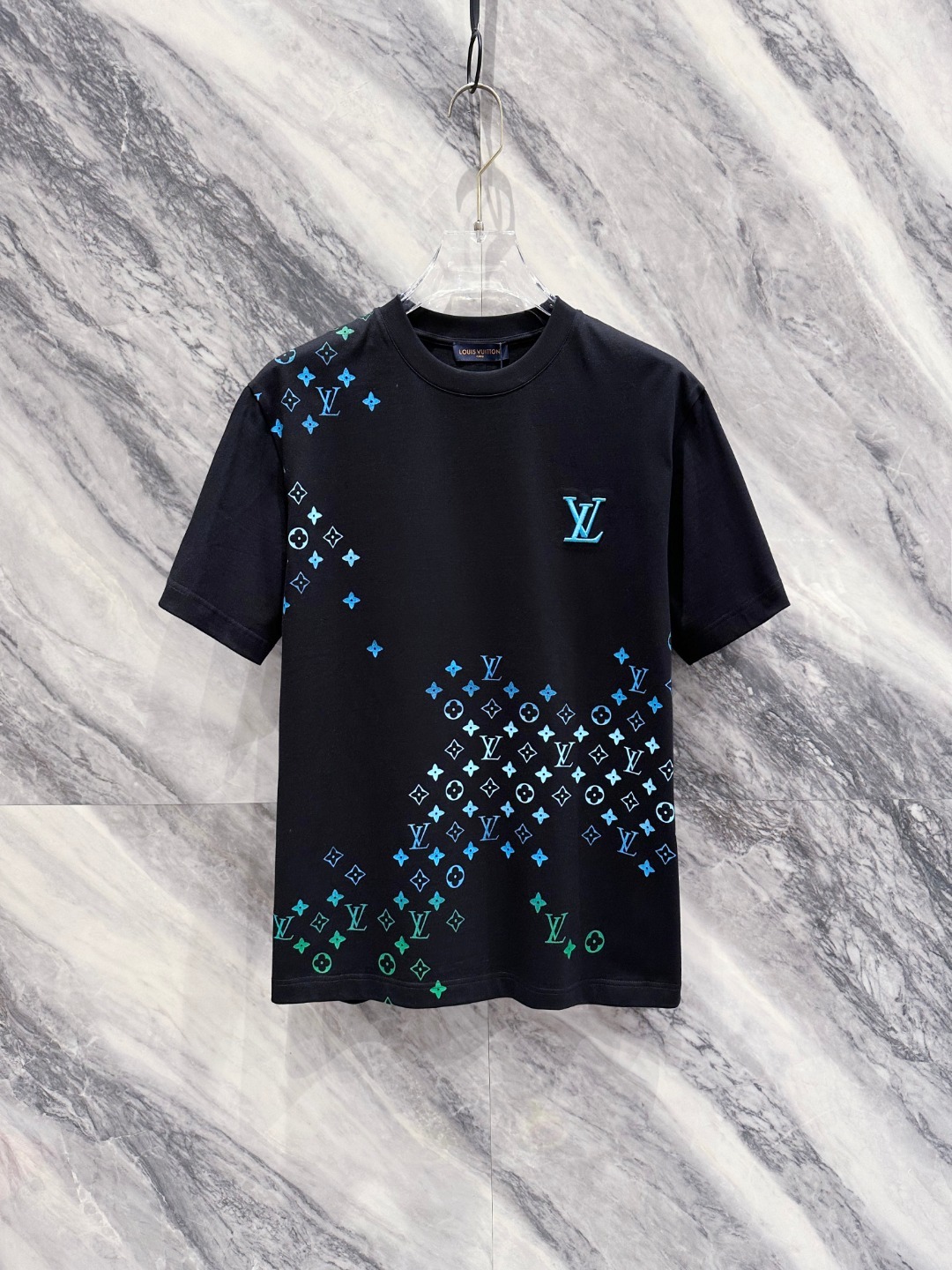 LV 2025春夏新款男女同款👫短袖T恤,!定制专属纯棉面料,定制原版工艺螺纹,胸前重工字母logo工