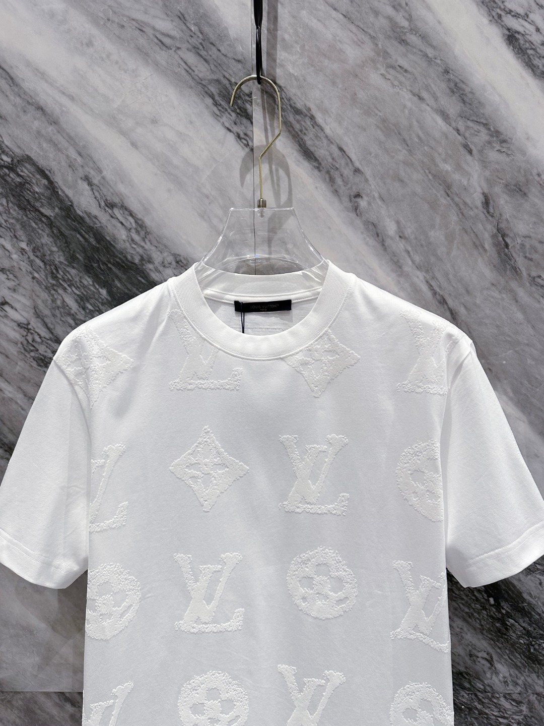 LV 2025春夏新款男女同款👫短袖T恤,!定制专属纯棉面料,定制原版工艺螺纹,胸前重工字母logo工