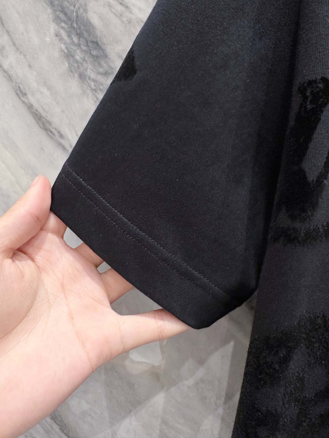  LV 2025春夏新款男女同款👫短袖T恤，！定制专属纯棉面料，定制原版工艺螺纹，胸前重工字母logo工