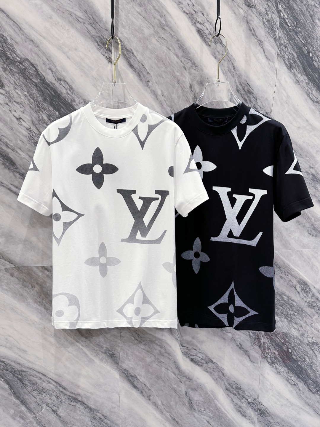  LV 2025春夏新款男女同款👫短袖T恤，！定制专属纯棉面料，定制原版工艺螺纹，胸前重工字母logo工