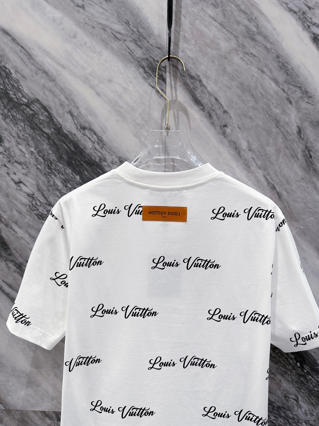 LV 2025春夏新款男女同款👫短袖T恤,!定制专属纯棉面料,定制原版工艺螺纹,胸前重工字母logo工