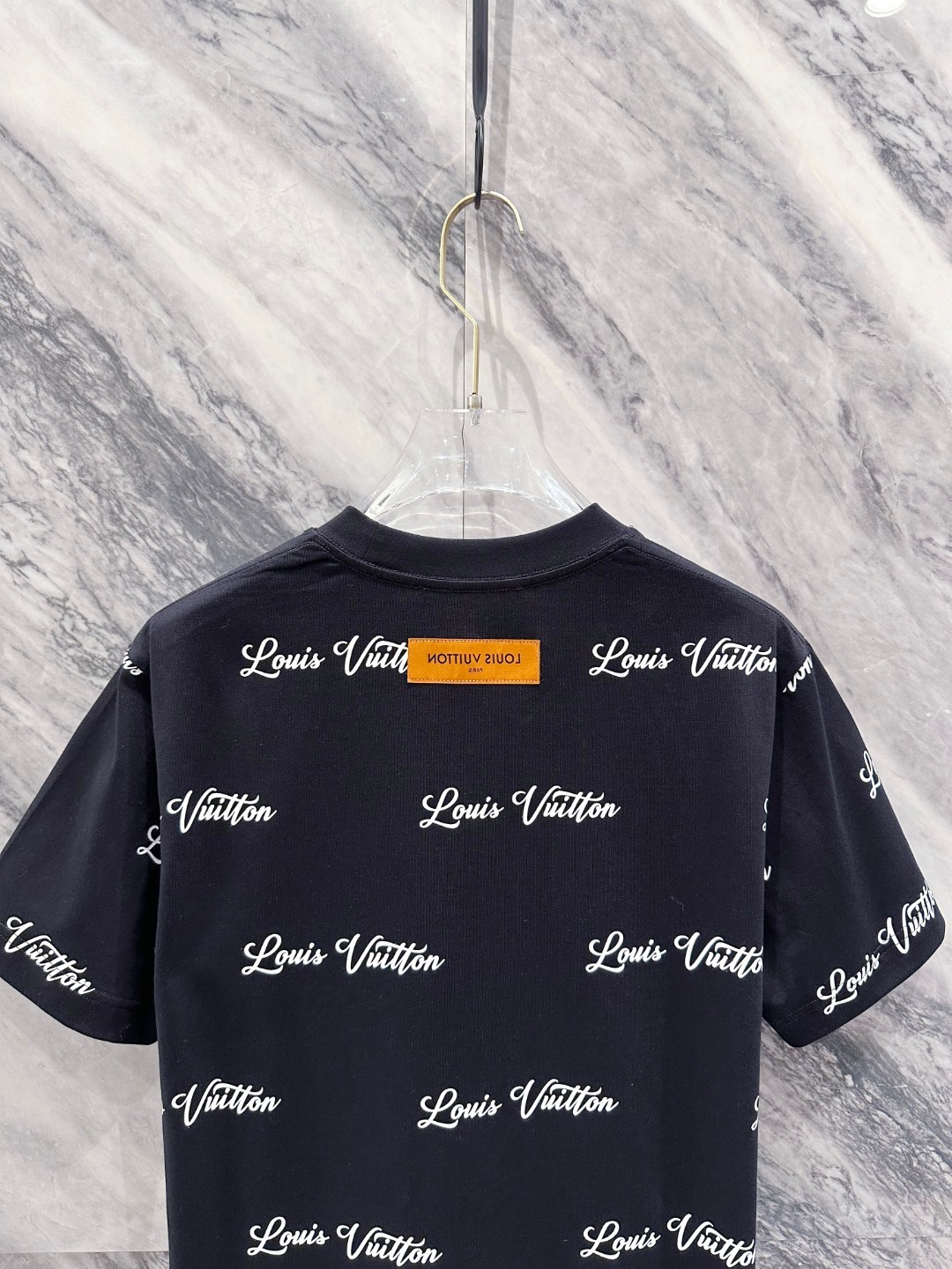 LV 2025春夏新款男女同款👫短袖T恤,!定制专属纯棉面料,定制原版工艺螺纹,胸前重工字母logo工
