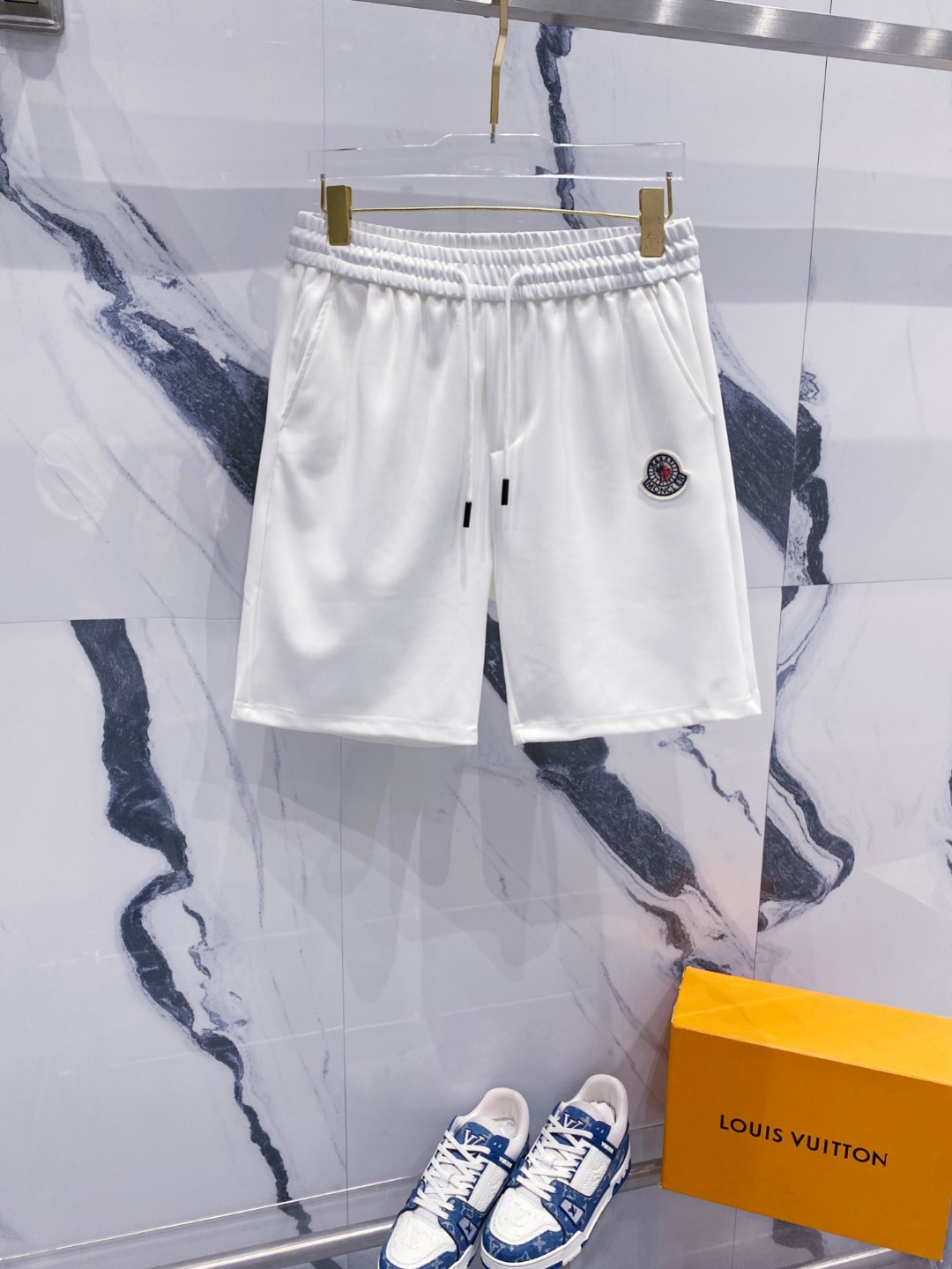 NO:832261,Mengkou 2026 new spring and summer men's casual shorts. High-end goods, simple, fashionable and elegant. Customized original imported fabrics. Simple, neat and refreshing. Quality workmanship details can withstand any form of inspection. Simple and elegant, versatile style. Elegant and handsome upper body, brand new sense of sight!  The appearance is incomparable, the details are in place, and the upper body is not picky!  Size M-3xL,,Moncler,shorts,19860909蒙口 2026春夏新款男士休闲短裤 高端货简洁时尚大方 定制原版进口面料 简洁利落又清爽 品质做工细节经得起任何形式检验简约大方百搭款 上身优雅帅气,焕然一新的即视感！品相无敌,细节都很到位,上身不挑人！ 码数M-3xL,,Moncler,shorts,,Men's clothing