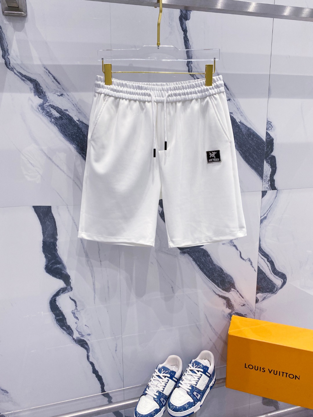 NO:832299,Arc'teryx 2026 new spring and summer men's casual shorts. High-end goods, simple, fashionable and elegant. Customized original imported fabrics. Simple, neat and refreshing. Quality workmanship details can withstand any form of inspection. Simple and elegant, versatile style. The upper body is elegant and handsome, giving you a brand new sense of sight!  The appearance is incomparable, the details are in place, and the upper body is not picky!  Code number M-3xL,arc'teryx,shorts,19860909始祖鸟 2026春夏新款男士休闲短裤 高端货简洁时尚大方 定制原版进口面料 简洁利落又清爽 品质做工细节经得起任何形式检验简约大方百搭款 上身优雅帅气,焕然一新的即视感！品相无敌,细节都很到位,上身不挑人！ 码数M-3xL,arc'teryx,shorts,,Men's clothing