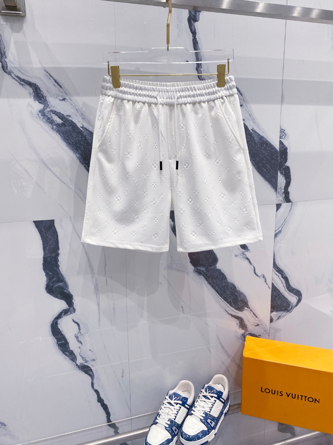 NO:832286,Lv 2026 spring and summer new men's casual shorts. High-end goods, simple, fashionable and elegant. Customized original imported fabrics. Simple, neat and refreshing. Quality workmanship details can withstand any form of inspection. Simple and generous, versatile style. Elegant and handsome upper body, brand new sense of sight!  The appearance is incomparable, the details are in place, and the upper body is not picky!  Size M-3xL,,louis vuitton,shorts,19860909Lv 2026春夏新款男士休闲短裤 高端货简洁时尚大方 定制原版进口面料 简洁利落又清爽 品质做工细节经得起任何形式检验简约大方百搭款 上身优雅帅气,焕然一新的即视感！品相无敌,细节都很到位,上身不挑人！ 码数M-3xL,,louis vuitton,shorts,,Men's clothing