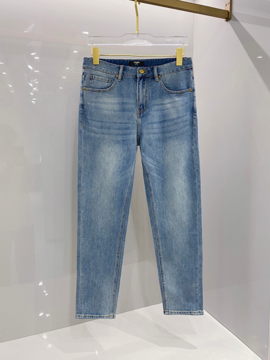 NO:521463,Fendi 2025 autumn and winter new men's casual jeans, top quality!  Channel orders are sold simultaneously on the official website!  !  Original customized denim cotton material!  Suitable for casual/formal outfits ~ the best for daily commuting!  !  Size 29-38 (no 3537), fendi, jeans, alexander wang19860909芬迪 2025秋冬新款男士休闲牛仔裤,顶级品质！渠道订单,官网同步出售！！原厂订制牛仔全棉材质！适合休闲/正装各种搭配～日常通勤的极品！！尺码29-38（没3537）,,fendi,jeans,alexander wang,Men's clothing