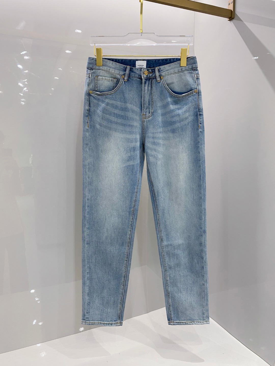 NO:521466,Burberry's new 2025 autumn and winter autumn and winter men's casual jeans, top quality!  Channel orders are sold simultaneously on the official website!  !  Original customized denim cotton material!  Suitable for casual/formal outfits ~ the best for daily commuting!  !  Size 29-38 (no 3537), Burberry, jeans, alexander wang19860909巴宝莉 2025秋冬新款男士休闲牛仔裤,顶级品质！渠道订单,官网同步出售！！原厂订制牛仔全棉材质！适合休闲/正装各种搭配～日常通勤的极品！！尺码29-38（没3537）,,burberry,jeans,alexander wang,Men's clothing