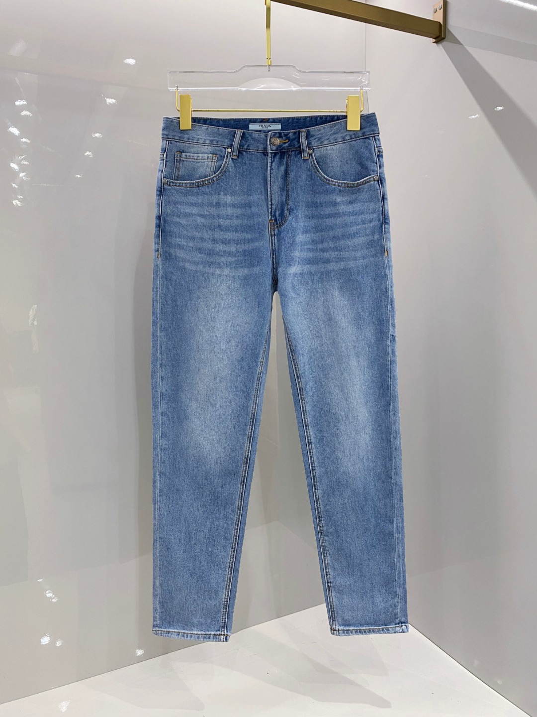 NO:521469,Prada 2025 autumn and winter new men's casual jeans, top quality!  Channel orders are sold simultaneously on the official website!  !  Original customized denim cotton material!  Suitable for casual/formal outfits ~ the best for daily commuting!  !  Size 29-38 (no 3537), prada, jeans, alexander wang19860909普拉达 2025秋冬新款男士休闲牛仔裤,顶级品质！渠道订单,官网同步出售！！原厂订制牛仔全棉材质！适合休闲/正装各种搭配～日常通勤的极品！！尺码29-38（没3537）,,prada,jeans,alexander wang,Men's clothing