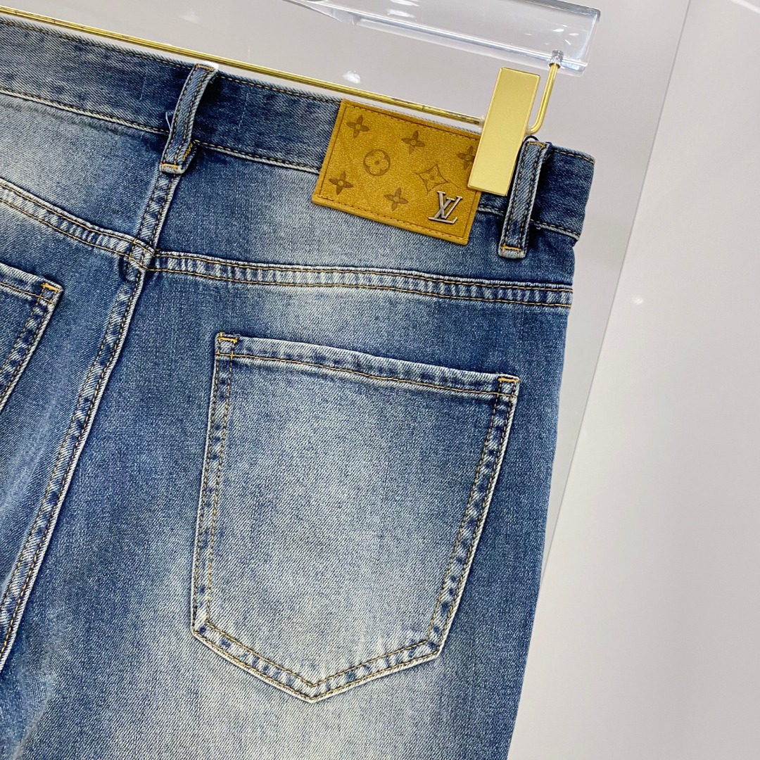  LV 2025春夏新款男士休闲牛仔裤，顶级品质！渠道订单，官网同步出售！！原厂订制牛仔全棉材质！适合休
