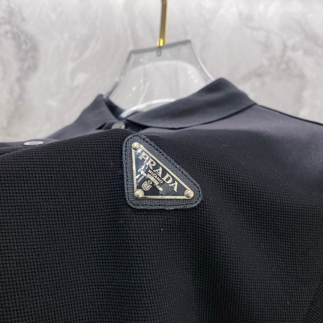 普拉达 2026ss夏季新款 logo男士翻领Polo衫！经典商务男款，高端男装的天花板级别的商务男款！