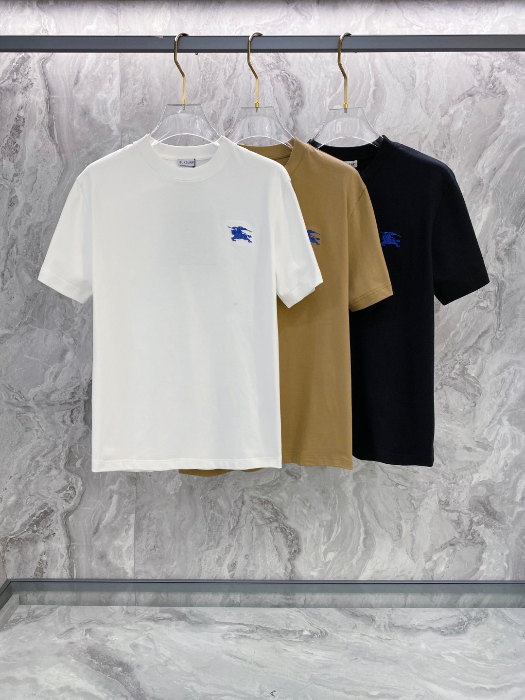 巴宝莉 2026夏装新款男女同款👫短袖T恤，！定制专属纯棉面料，定制原版工艺螺纹，胸前重工字母logo工