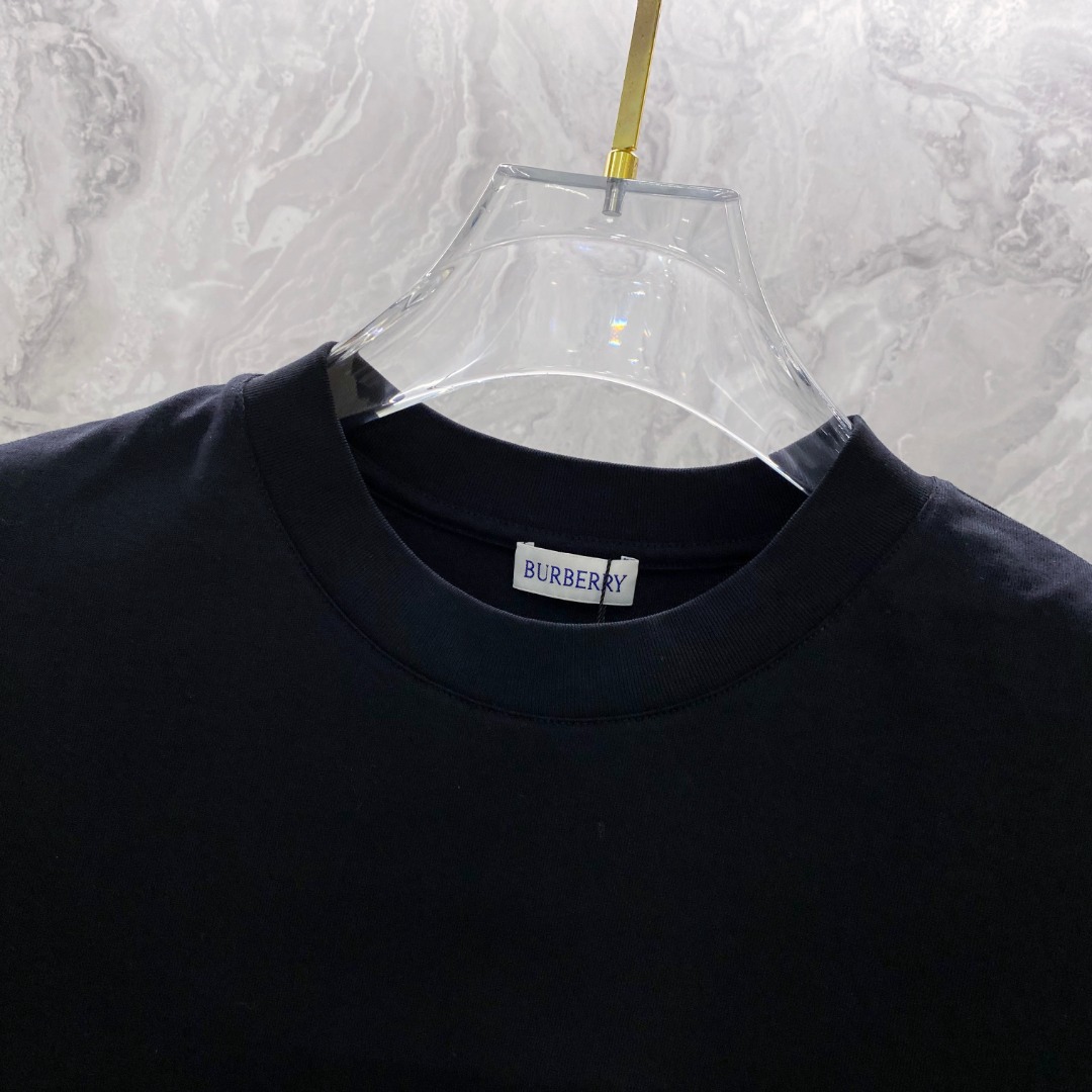 巴宝莉 2026夏装新款男女同款👫短袖T恤，！定制专属纯棉面料，定制原版工艺螺纹，胸前重工字母logo工