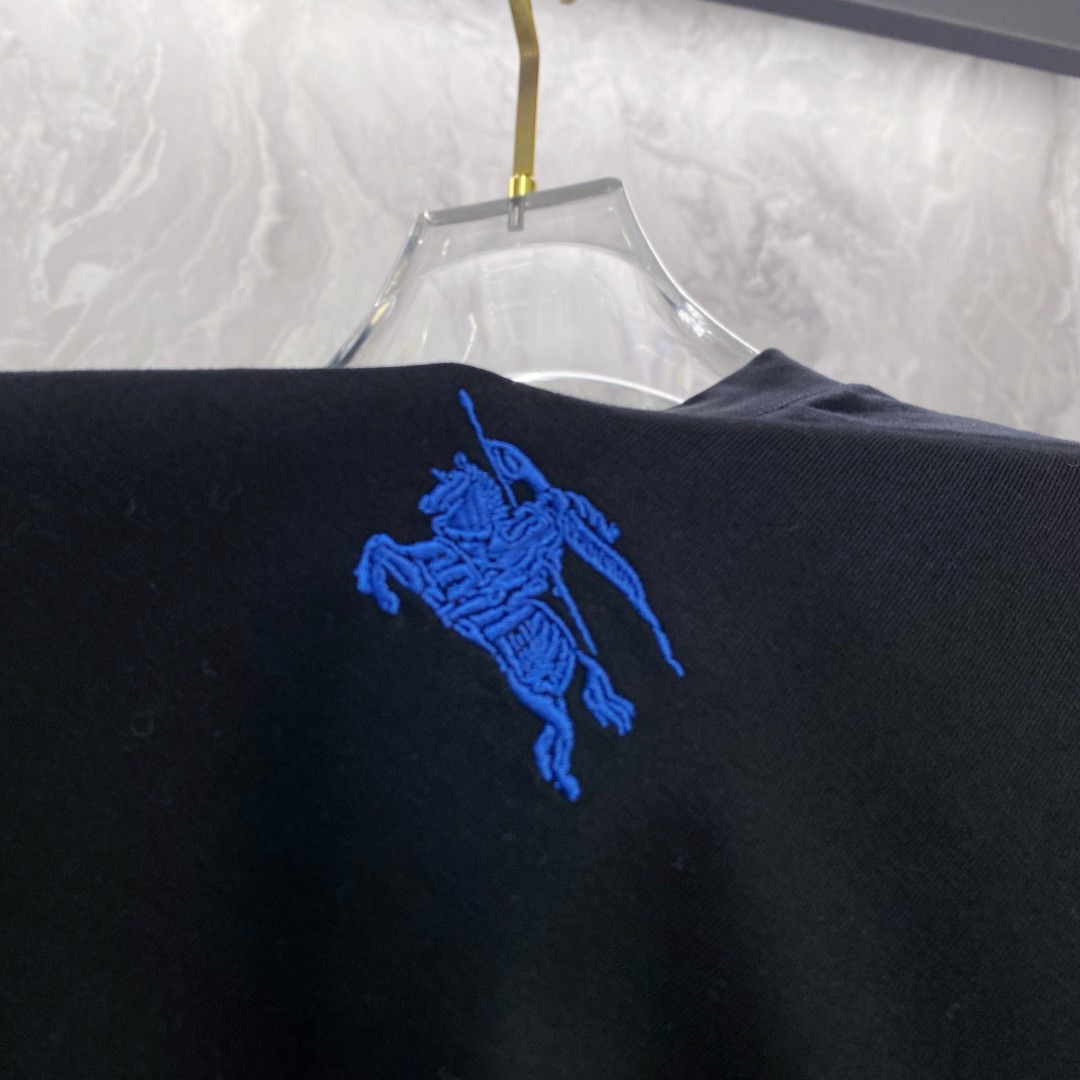 巴宝莉 2026夏装新款男女同款👫短袖T恤，！定制专属纯棉面料，定制原版工艺螺纹，胸前重工字母logo工