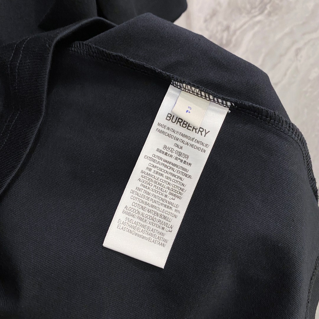 巴宝莉 2026夏装新款男女同款👫短袖T恤，！定制专属纯棉面料，定制原版工艺螺纹，胸前重工字母logo工