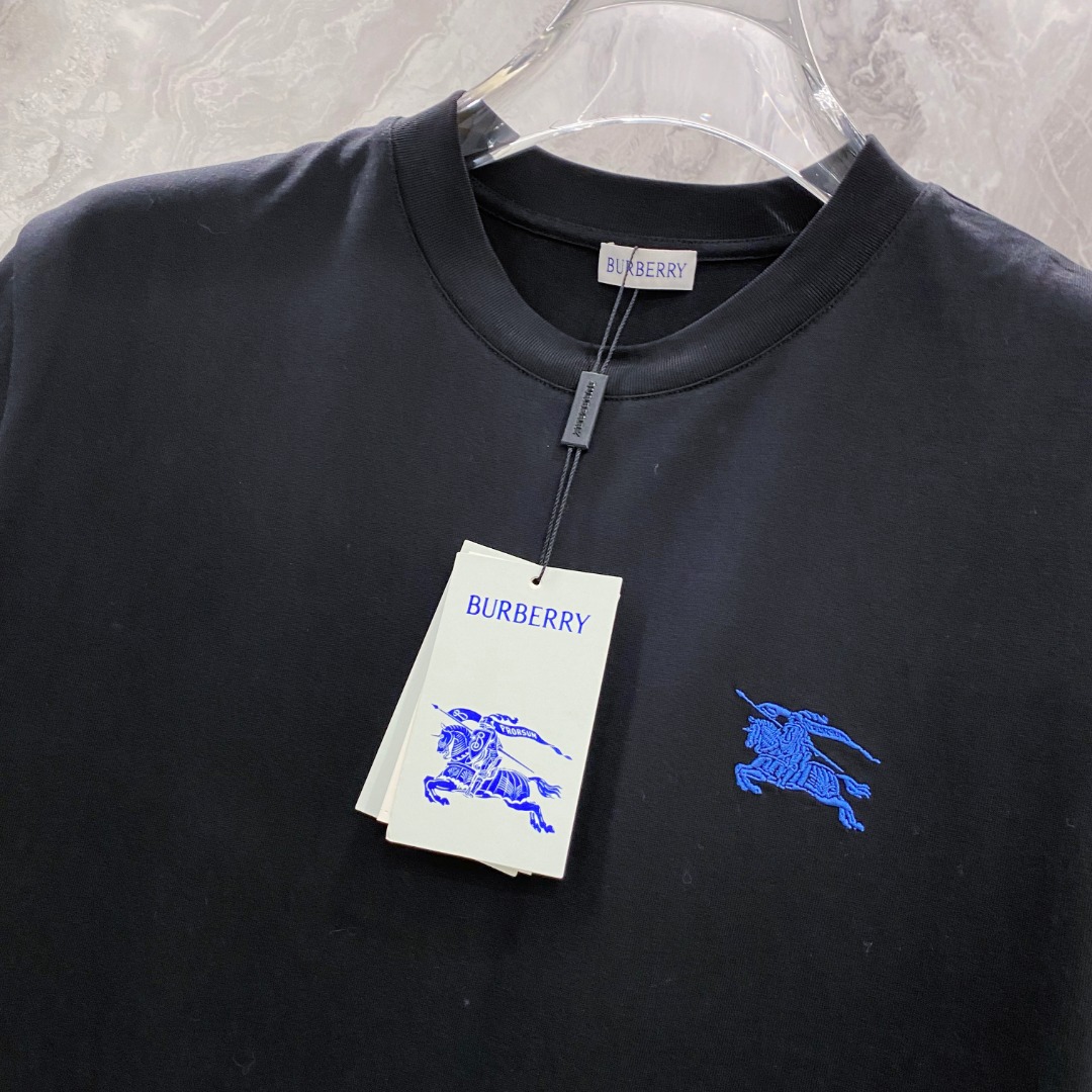 巴宝莉 2026夏装新款男女同款👫短袖T恤，！定制专属纯棉面料，定制原版工艺螺纹，胸前重工字母logo工