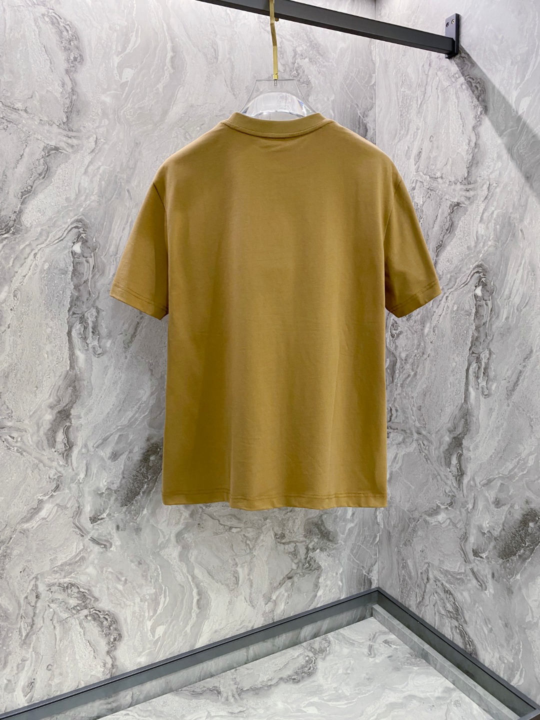 巴宝莉 2026夏装新款男女同款👫短袖T恤，！定制专属纯棉面料，定制原版工艺螺纹，胸前重工字母logo工