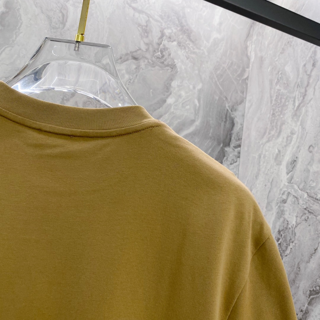 巴宝莉 2026夏装新款男女同款👫短袖T恤，！定制专属纯棉面料，定制原版工艺螺纹，胸前重工字母logo工