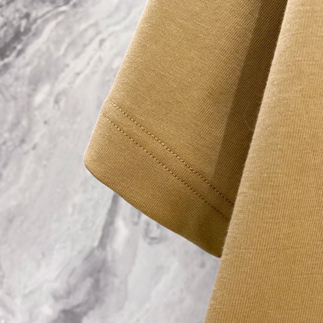 巴宝莉 2026夏装新款男女同款👫短袖T恤，！定制专属纯棉面料，定制原版工艺螺纹，胸前重工字母logo工