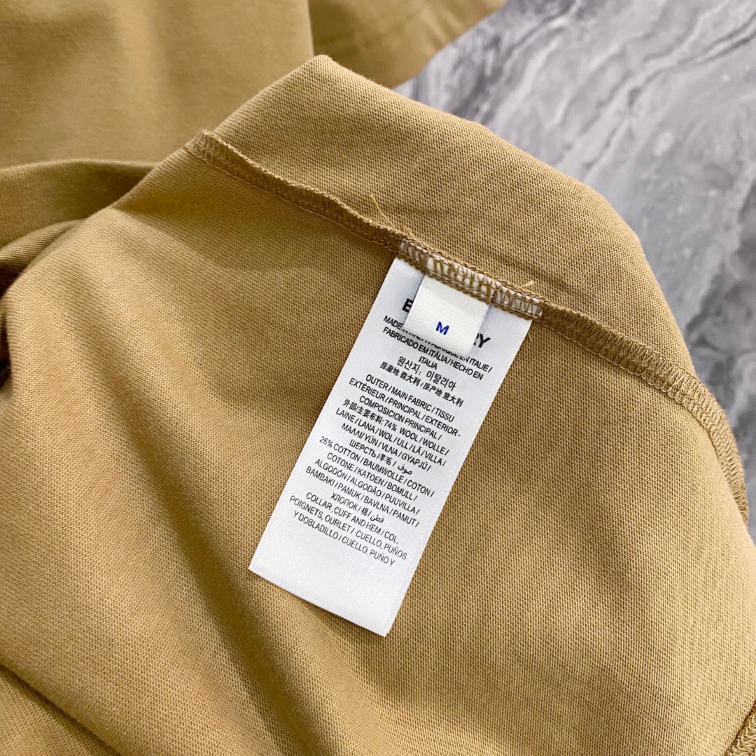 巴宝莉 2026夏装新款男女同款👫短袖T恤，！定制专属纯棉面料，定制原版工艺螺纹，胸前重工字母logo工