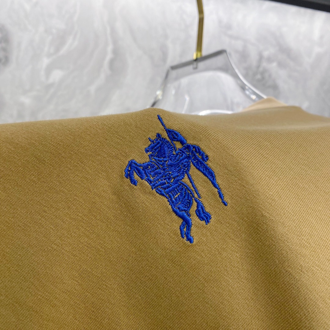 巴宝莉 2026夏装新款男女同款👫短袖T恤，！定制专属纯棉面料，定制原版工艺螺纹，胸前重工字母logo工