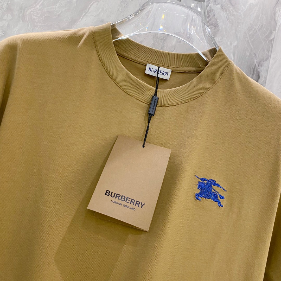 巴宝莉 2026夏装新款男女同款👫短袖T恤，！定制专属纯棉面料，定制原版工艺螺纹，胸前重工字母logo工