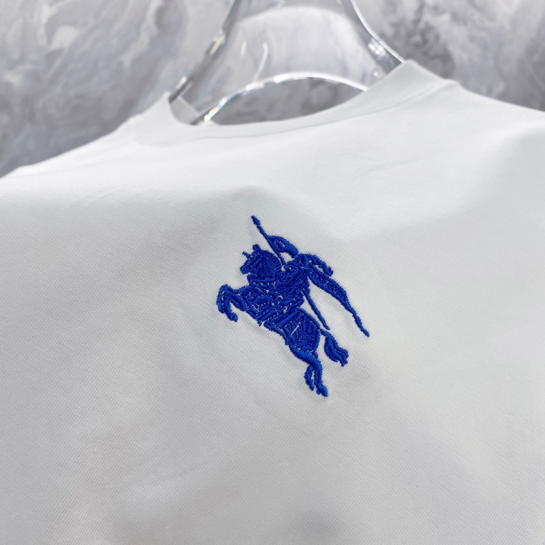 巴宝莉 2026夏装新款男女同款👫短袖T恤，！定制专属纯棉面料，定制原版工艺螺纹，胸前重工字母logo工